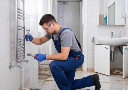 Кто должен устранять течь полотенцесушителя?