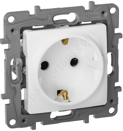 Legrand Etika cиловая розетка 2К+З 16А 250В, винтовые зажимы, со шторками, цвет белый