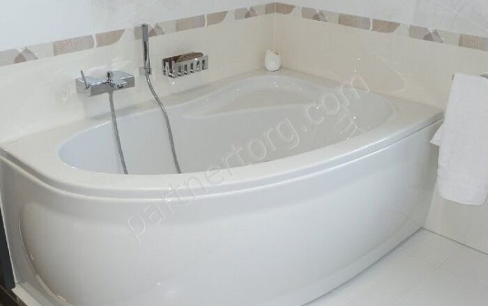 Лира асимметричная акриловая ванна Riho 140х90см