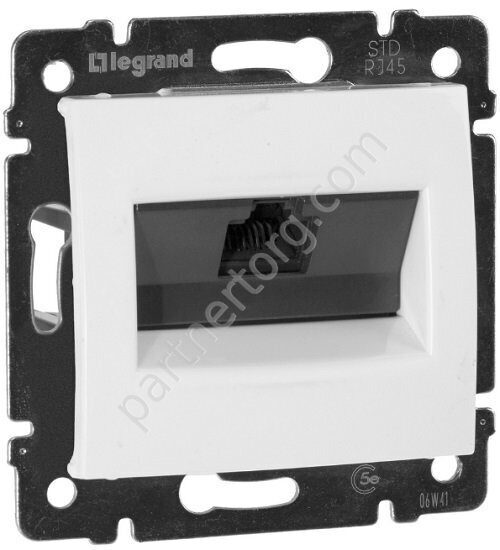 Legrand Valena Classic розетка информационная RJ45 5e UTP, с лицевой панелью, цвет белый