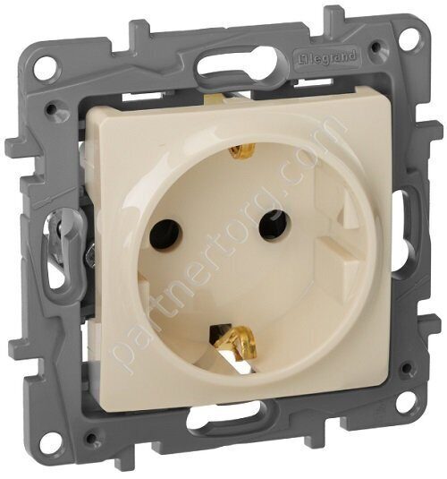 Legrand Etika cиловая розетка 2К+З 16А 250В, винтовые зажимы, со шторками, цвет слоновая кость