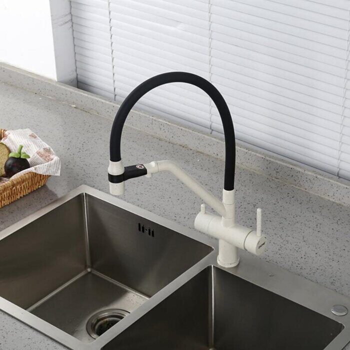 Gappo G4398-81 смеситель для кухни с гибким изливом белый/черный