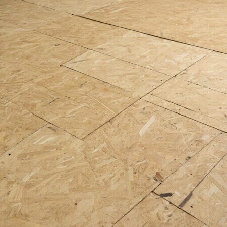 дсп на полу в комнате