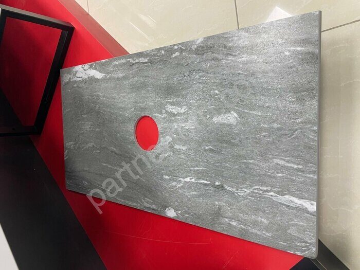 Серая столешница из керамогранита Italon на тумбу