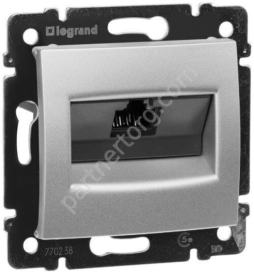 Legrand Valena Classic розетка информационная RJ45 5e UTP, с лицевой панелью, цвет алюминий