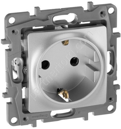 Legrand Etika cиловая розетка 2К+З 16А 250В, винтовые зажимы, со шторками, цвет алюминий