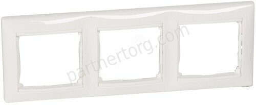 Рамка 3 поста для серии Valena Legrand Classic в белом цвете