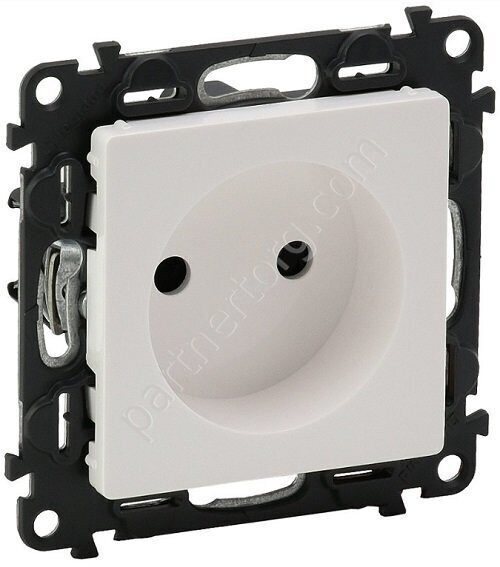 Legrand Valena Life cиловая розетка 2К 16А 250В, со шторками, безвинтовые зажимы, с лицевой панелью, цвет белый