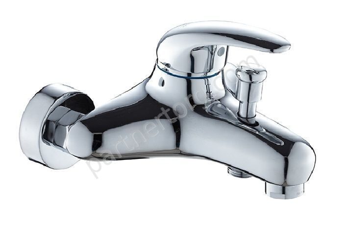 Elegance смеситель для ванной с коротким изливом Gross Aqua 2500500С