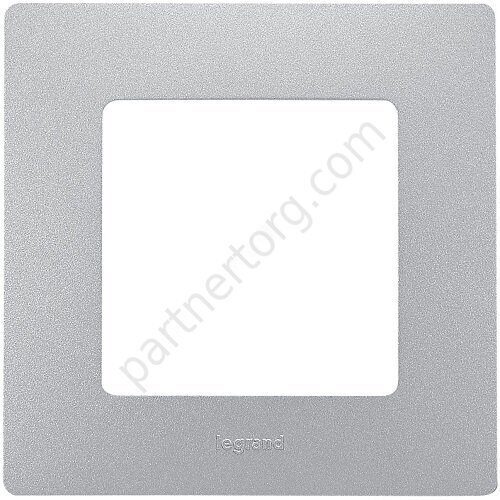 Рамки для серии Etika Legrand в цвете алюминий
