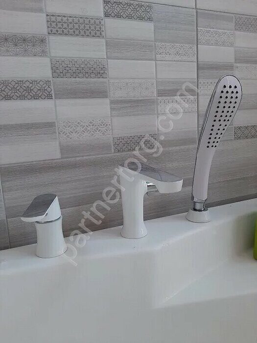 HB80804 смеситель врезной на борт ванны 3 отверстия белый Haiba