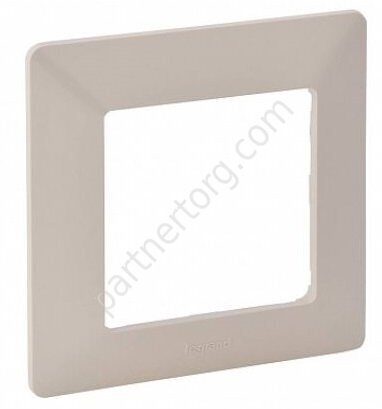 Рамки для серии Valena Legrand Life в цвете слоновая кость