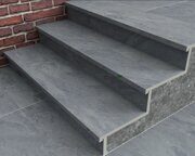 Ступени из керамогранита под бетон с насечкой фото