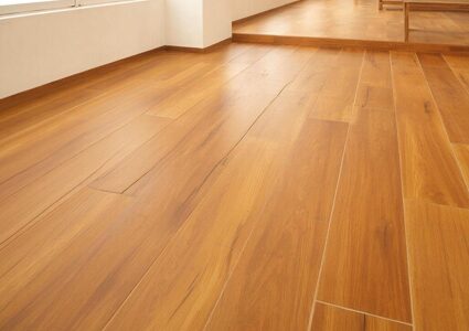 ПВХ плитка на пол: минусы и скрытые недостатки, о которых молчат продавцы