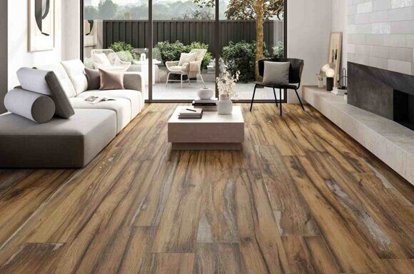 изображение плитка пвх под дерево в интерьере