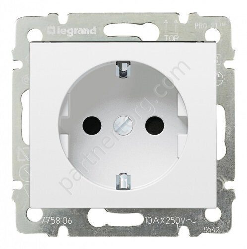 Valena Legrand  розетка IP44 2К+З со шторками цвет белый