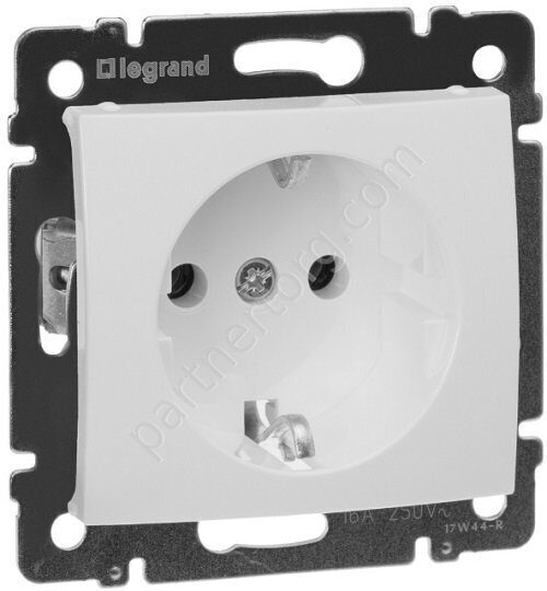 Legrand Valena Classic cиловая розетка 2К+3 10/16А 230/250В, винтовые зажимы, цвет белый