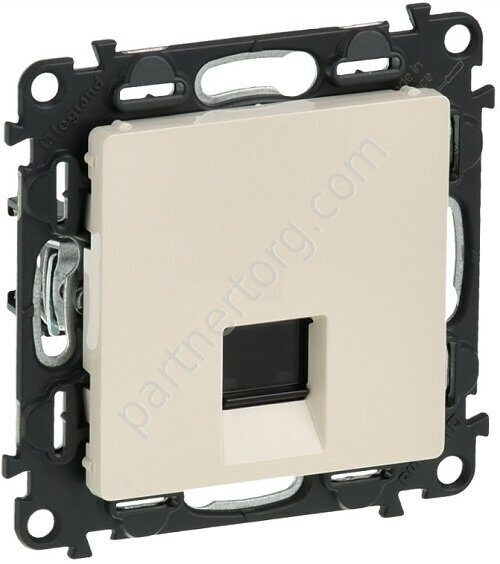 Legrand Valena Life розетка информационная RJ45 5e UTP, с лицевой панелью, цвет слоновая кость