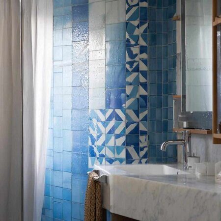 изображение Керамическая мозаика в ванной комнате